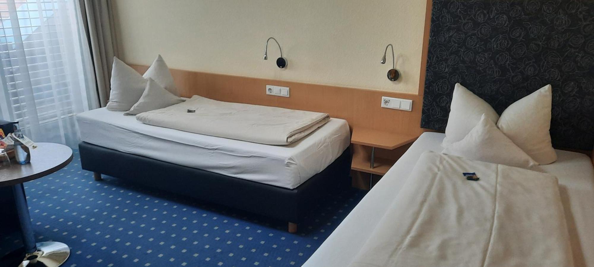 Hotel Ifen Wiesloch Bagian luar foto