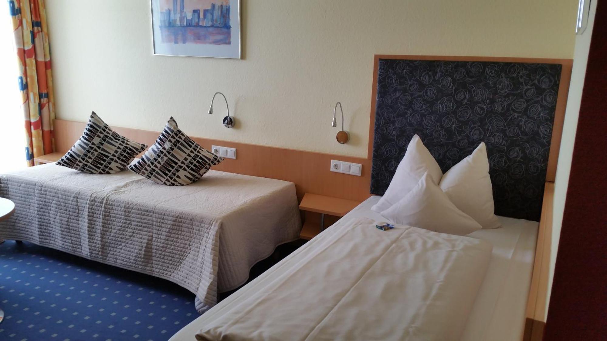 Hotel Ifen Wiesloch Bagian luar foto