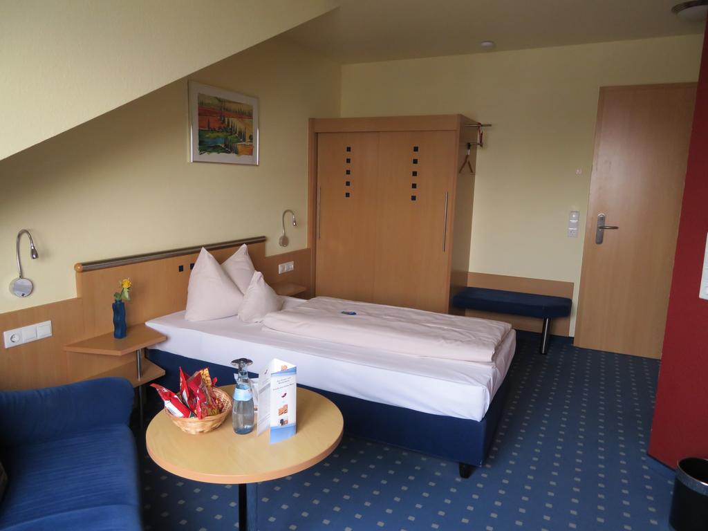 Hotel Ifen Wiesloch Bagian luar foto