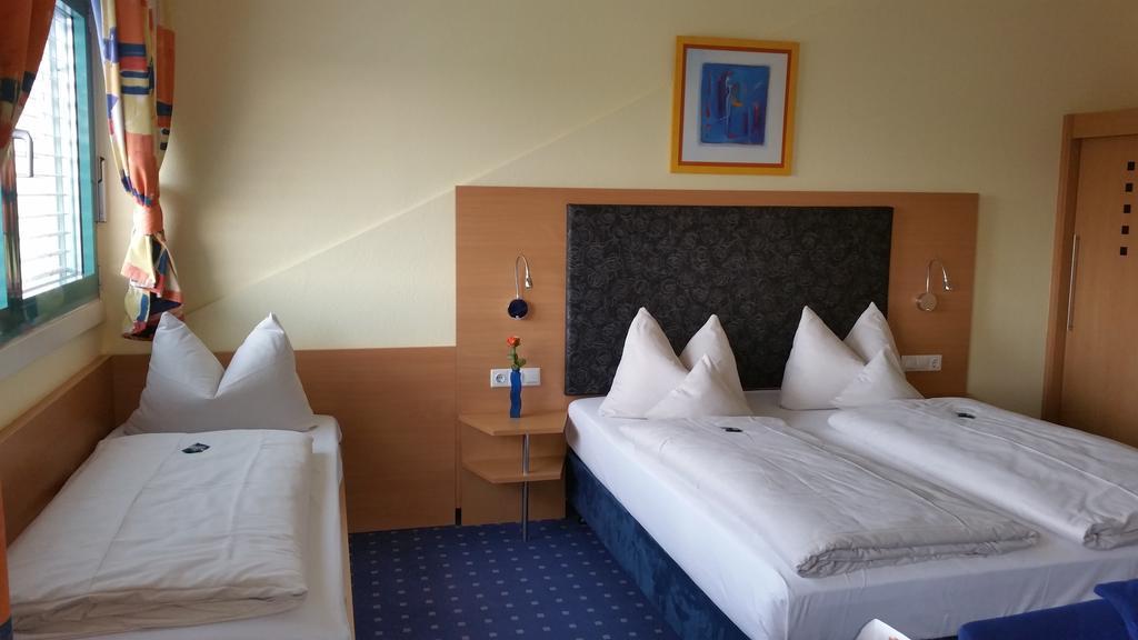 Hotel Ifen Wiesloch Bagian luar foto