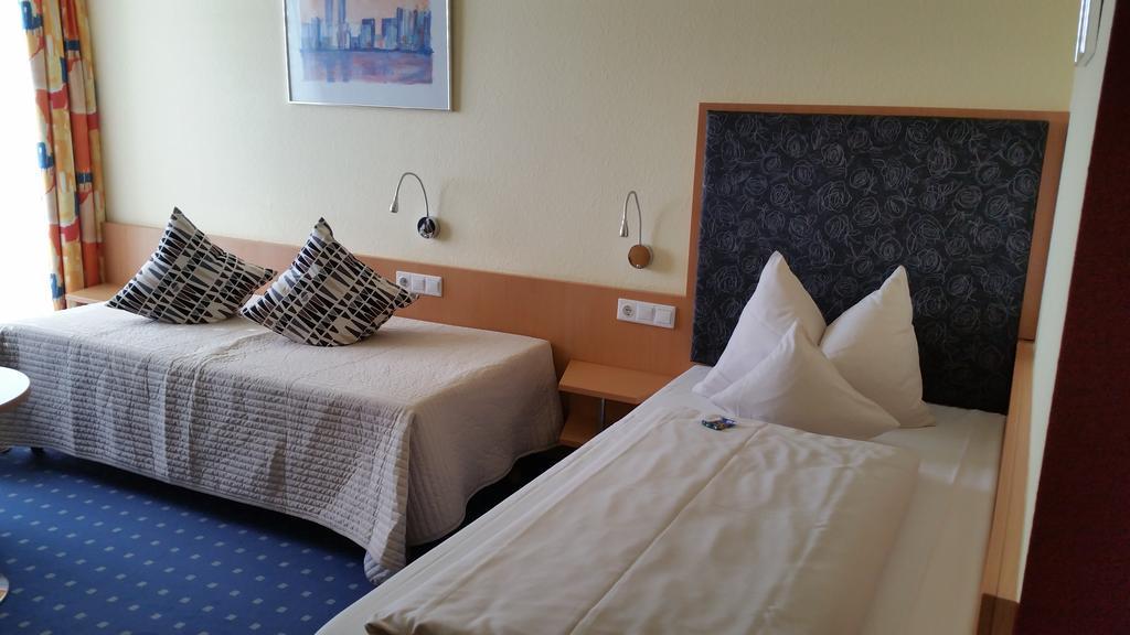 Hotel Ifen Wiesloch Bagian luar foto