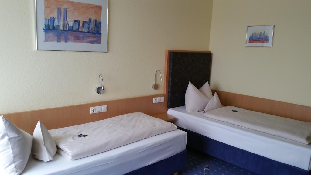 Hotel Ifen Wiesloch Bagian luar foto