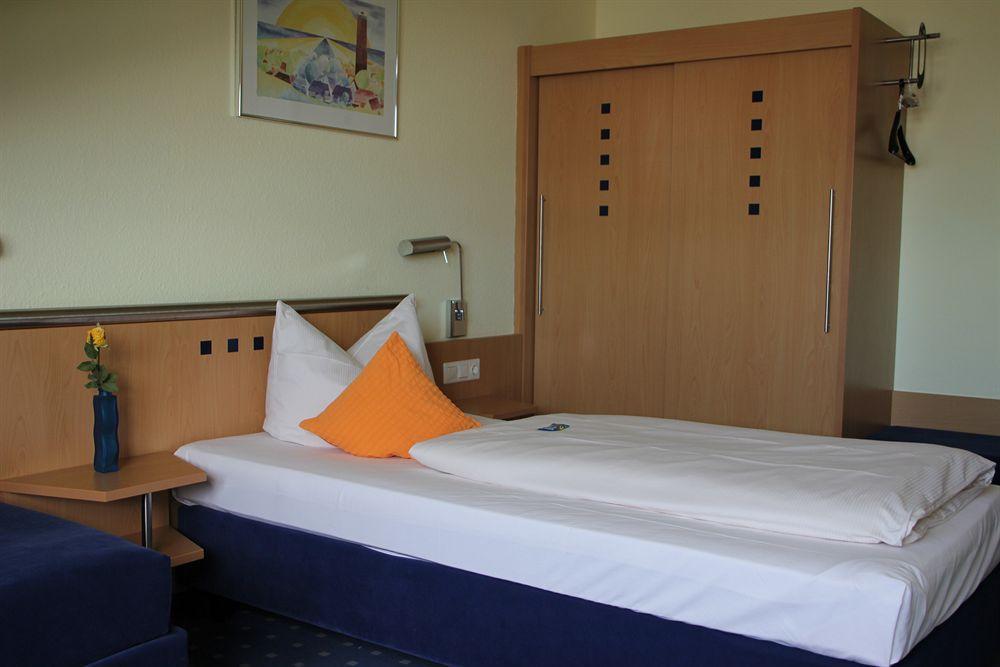 Hotel Ifen Wiesloch Bagian luar foto