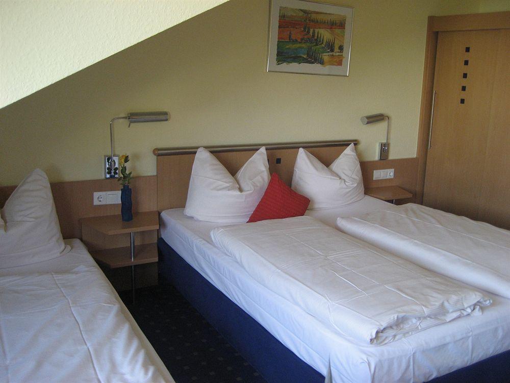Hotel Ifen Wiesloch Bagian luar foto