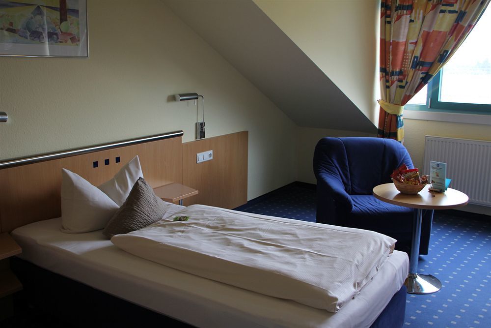 Hotel Ifen Wiesloch Bagian luar foto