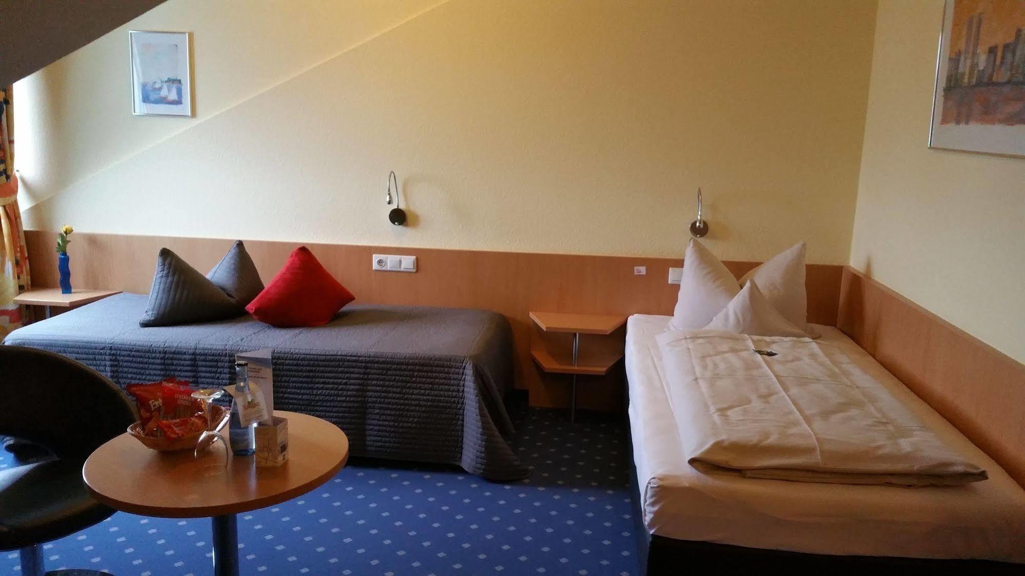 Hotel Ifen Wiesloch Bagian luar foto