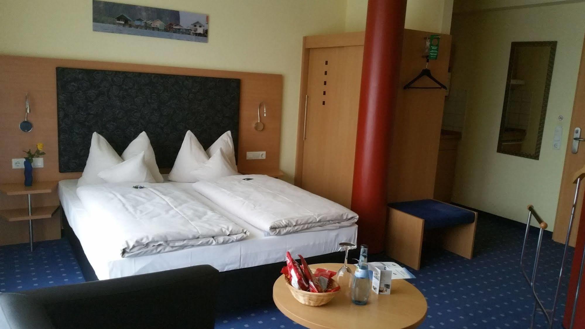 Hotel Ifen Wiesloch Bagian luar foto