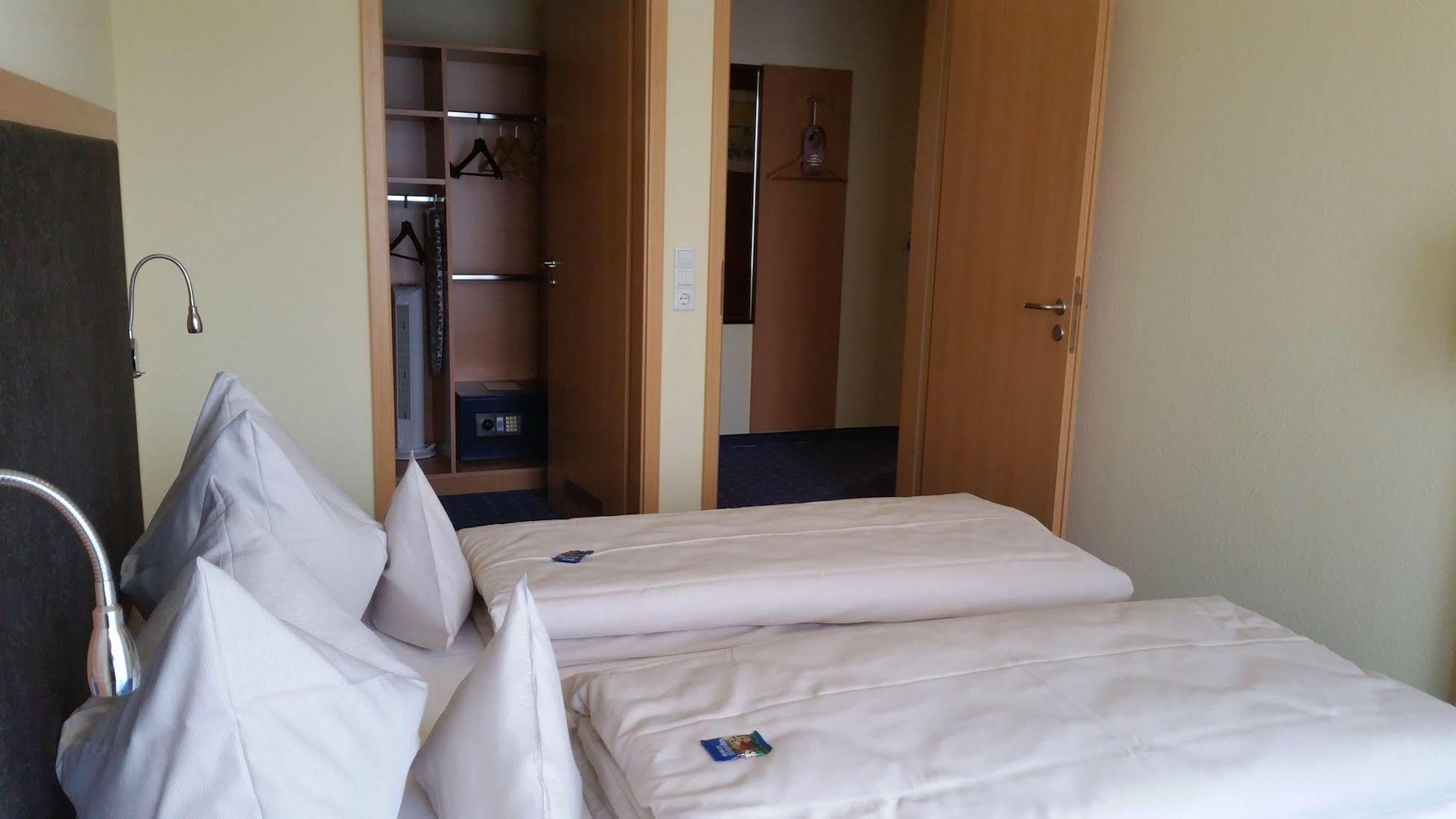 Hotel Ifen Wiesloch Bagian luar foto