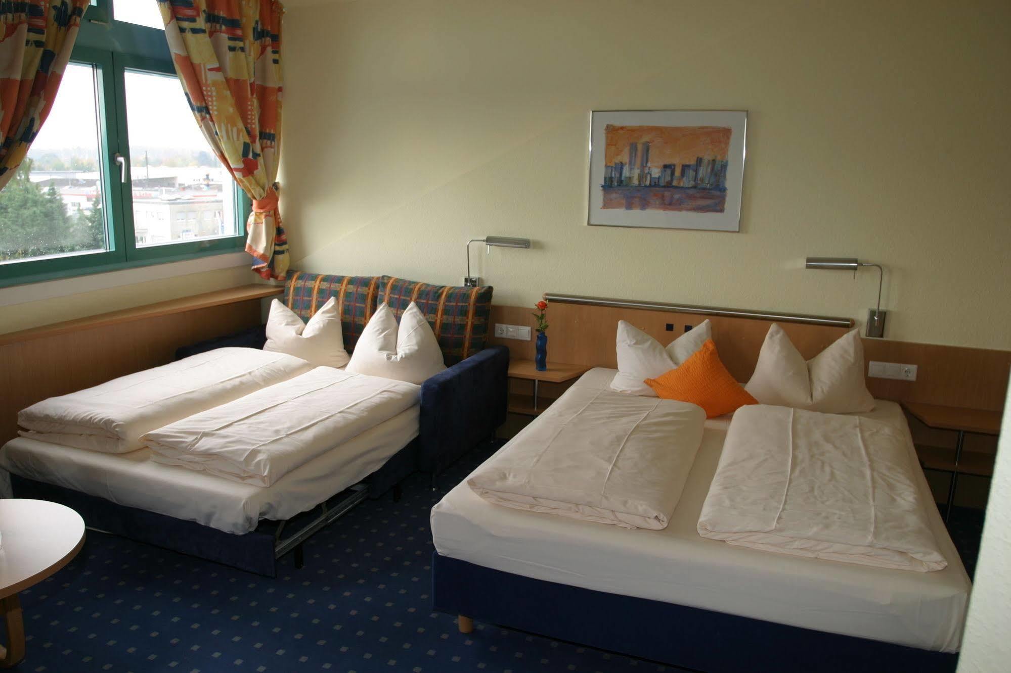 Hotel Ifen Wiesloch Bagian luar foto
