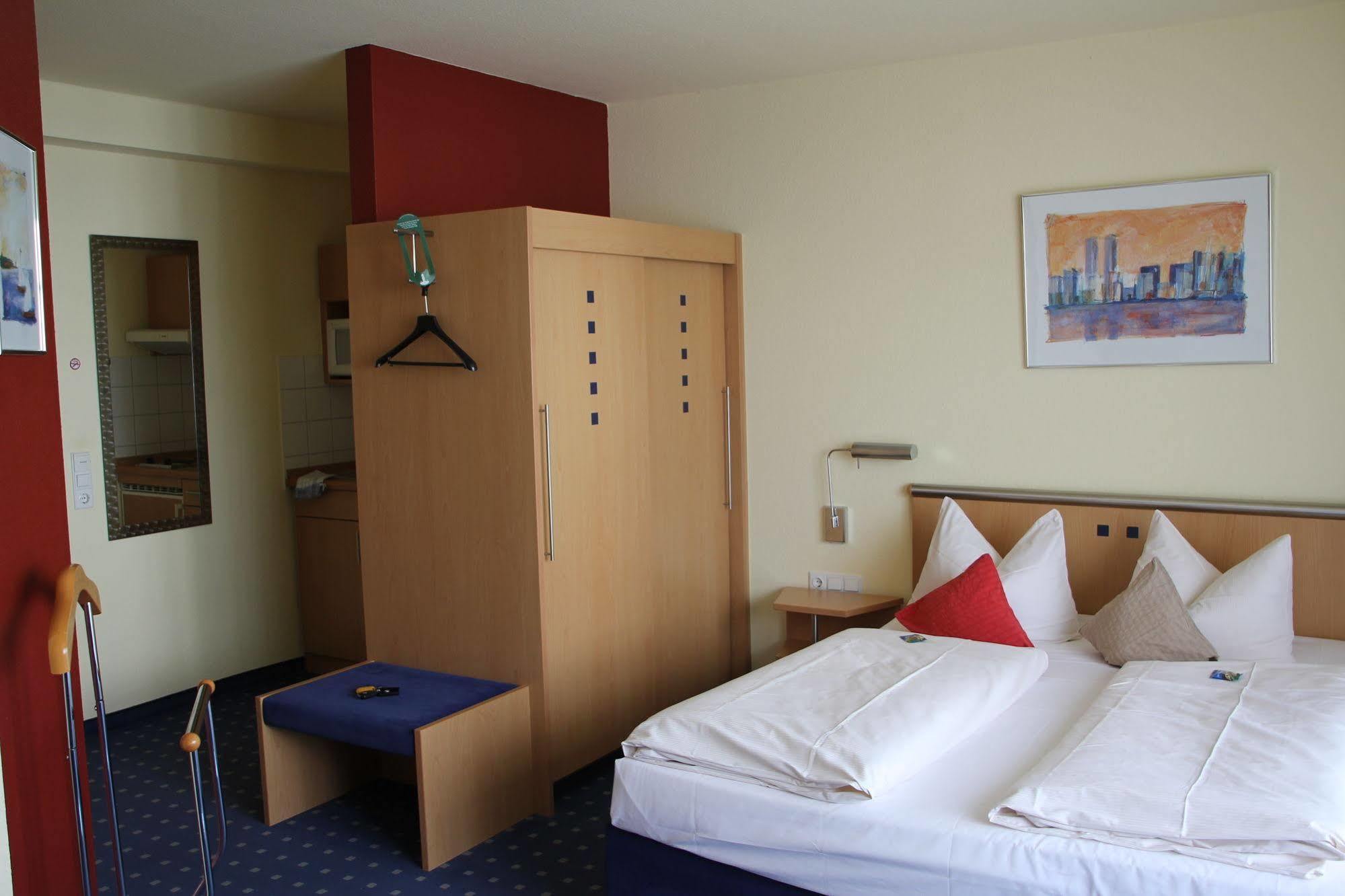 Hotel Ifen Wiesloch Bagian luar foto