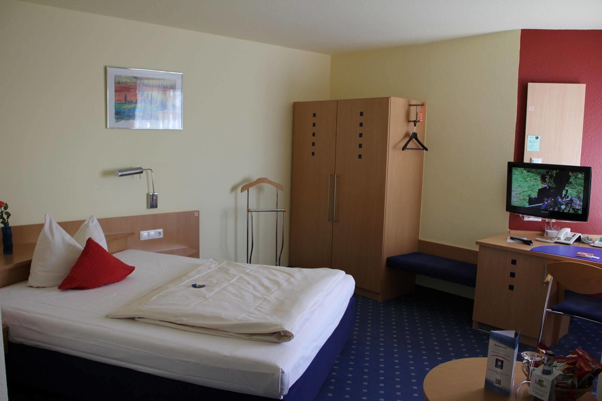 Hotel Ifen Wiesloch Bagian luar foto