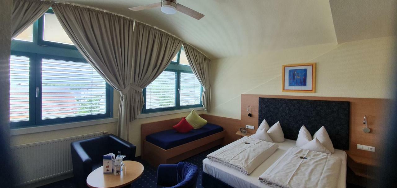 Hotel Ifen Wiesloch Bagian luar foto
