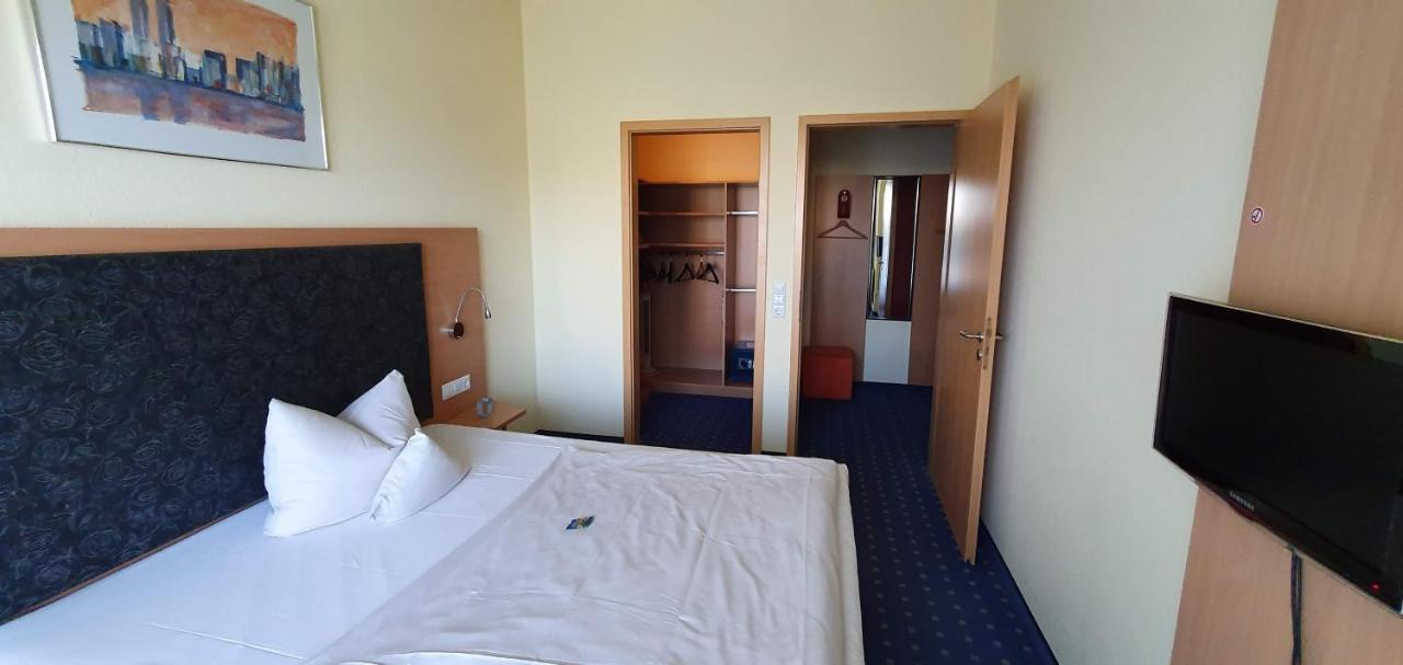 Hotel Ifen Wiesloch Bagian luar foto
